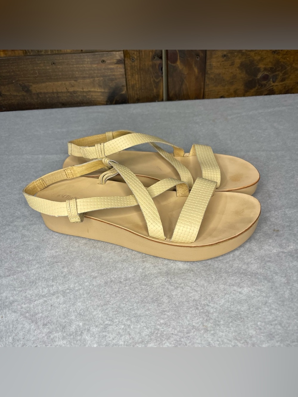 Olukai Onohi Womens 11 Warm Beige Leather Strappy Platform Sandals